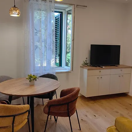 Relax And Enjoy Split