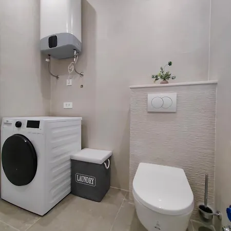 Relax And Enjoy سبليت