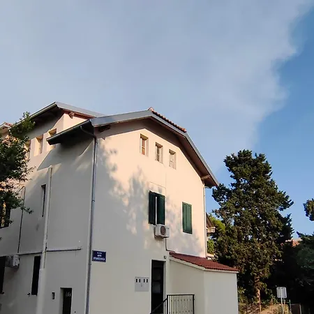 Relax And Enjoy Apartman Split